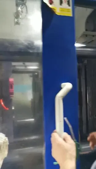 Stampo per iniezione di plastica 2K ad alta precisione per maniglia del bagagliaio dei ricambi auto